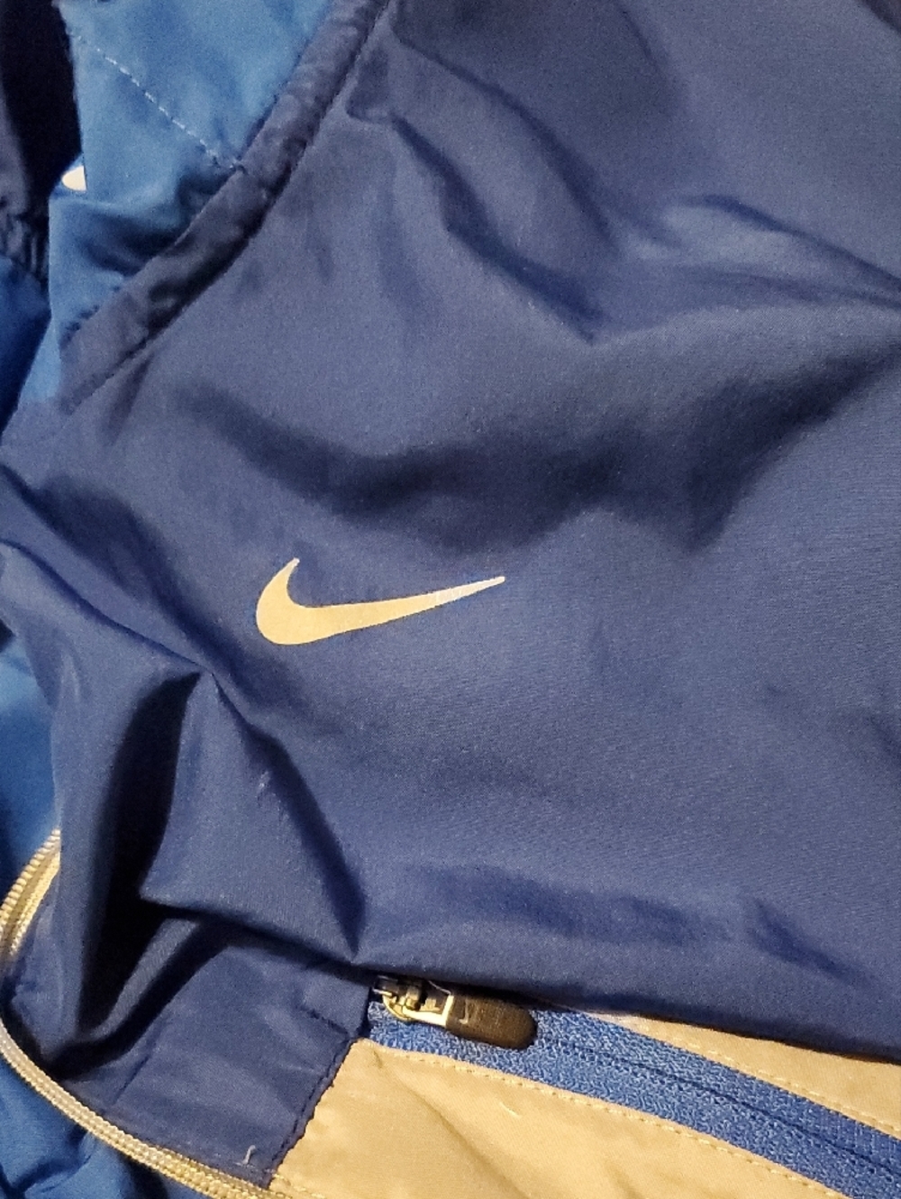 Nike Men’s Blue and Gray Hooded Reflective Windbreaker Jacket With Pockets - Picture 13 of 14